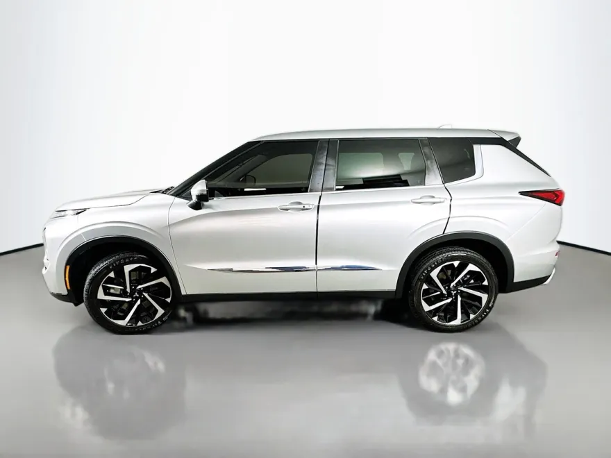 2022 Mitsubishi Outlander Black Edition LE SEL GT photo 1
