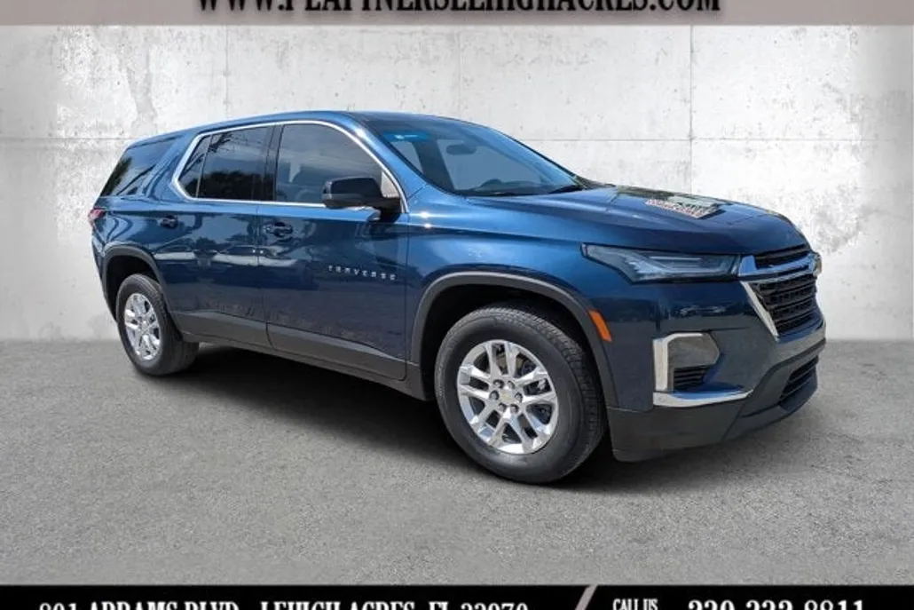 2023 Chevrolet Traverse LS photo 1