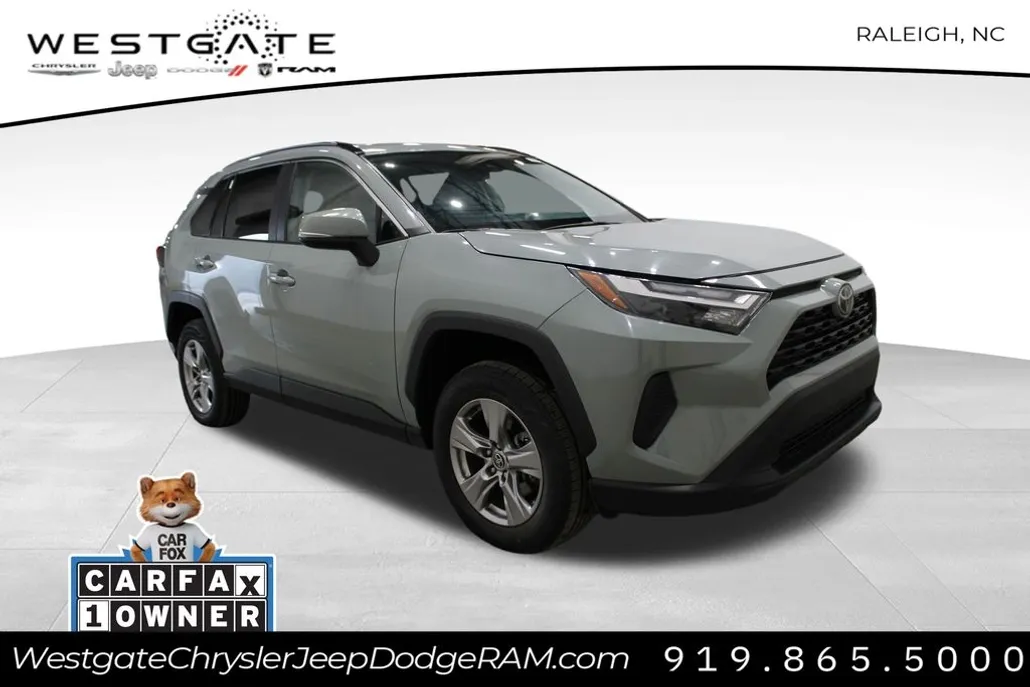 2023 Toyota RAV4 XLE photo 1