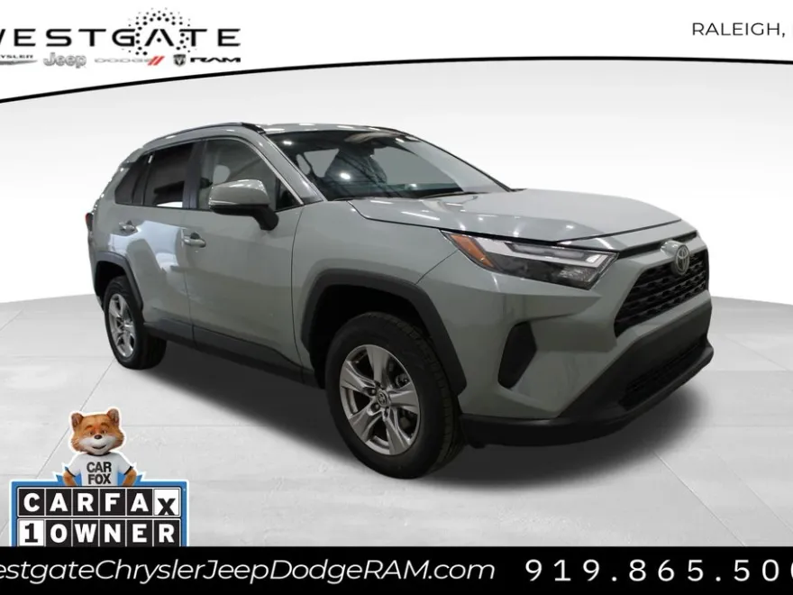 2023 Toyota RAV4 XLE photo 1