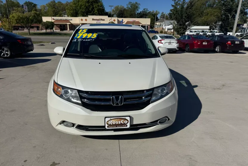 2015 Honda Odyssey Touring Elite photo 1