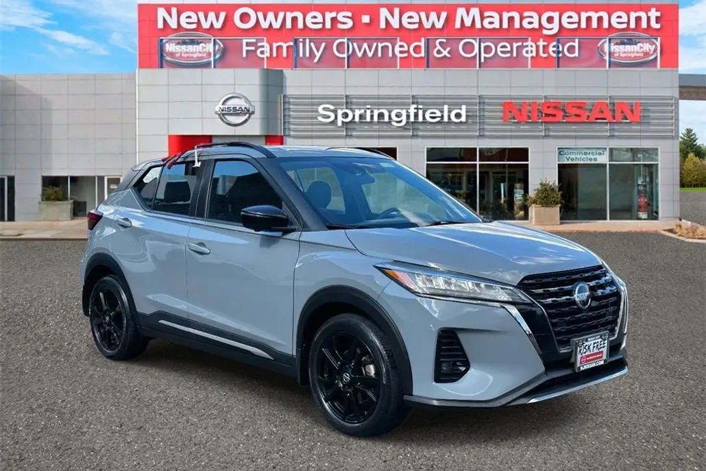 2021 Nissan Kicks SR photo 1