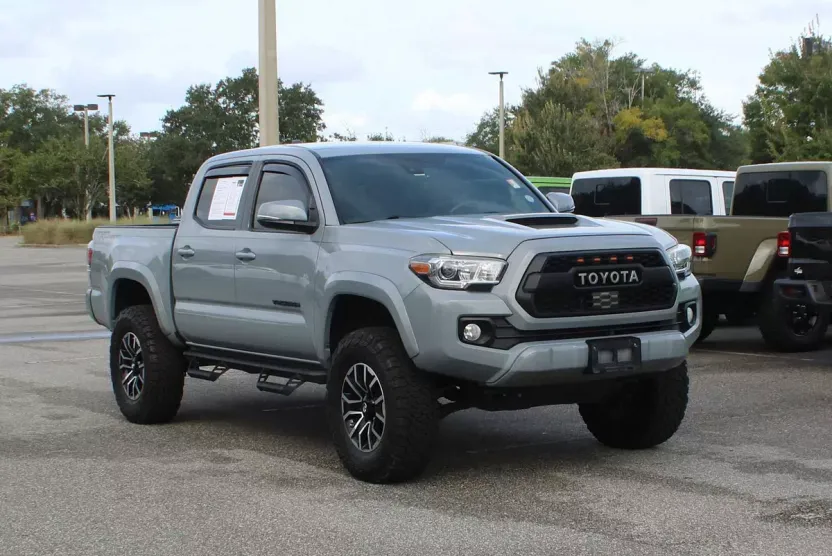 2020 Toyota Tacoma LE photo 1