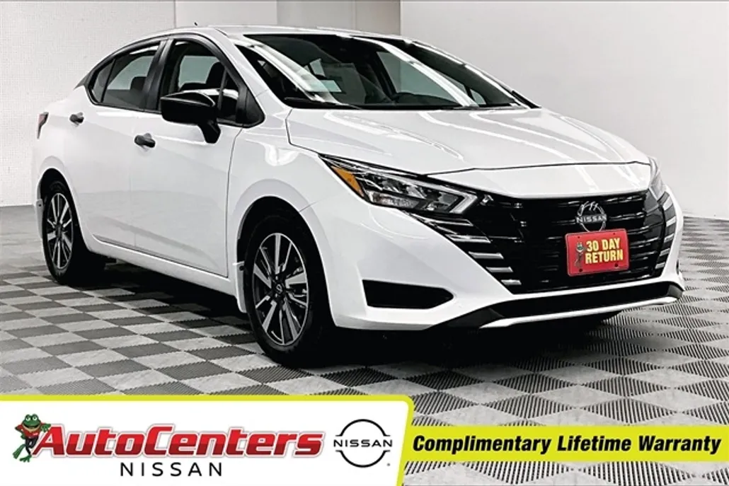 2025 Nissan Versa 1.6 S photo 1