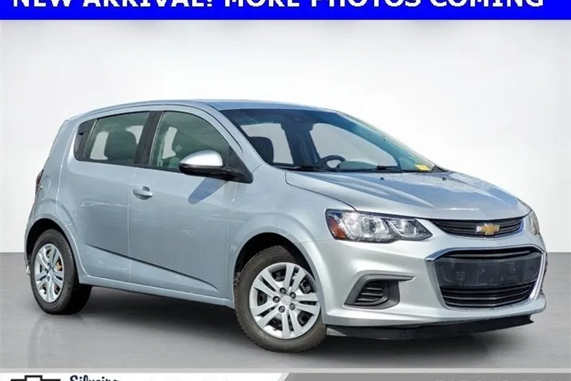 2020 Chevrolet Sonic LT photo 1