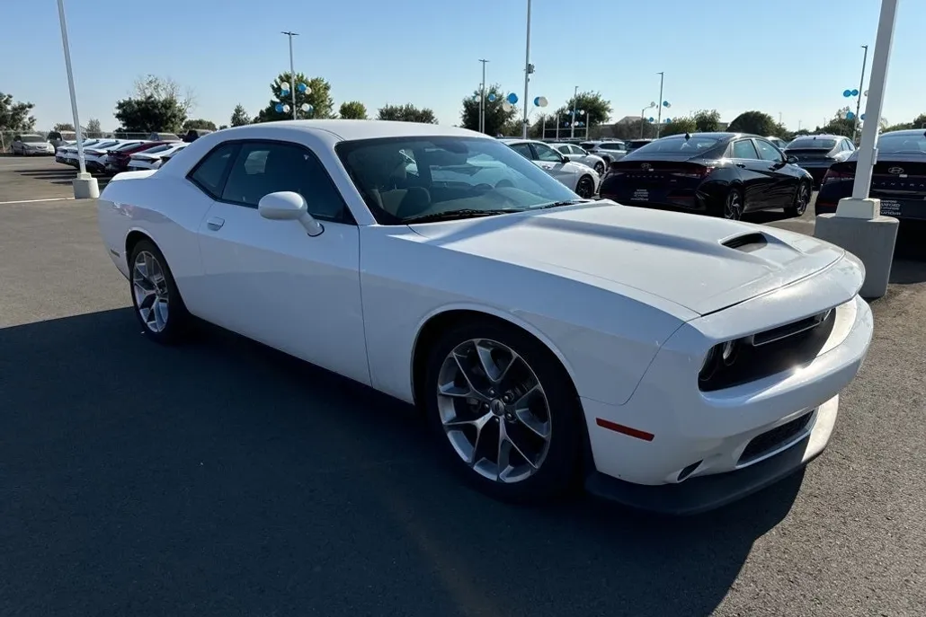 2022 Dodge Challenger GT photo 1