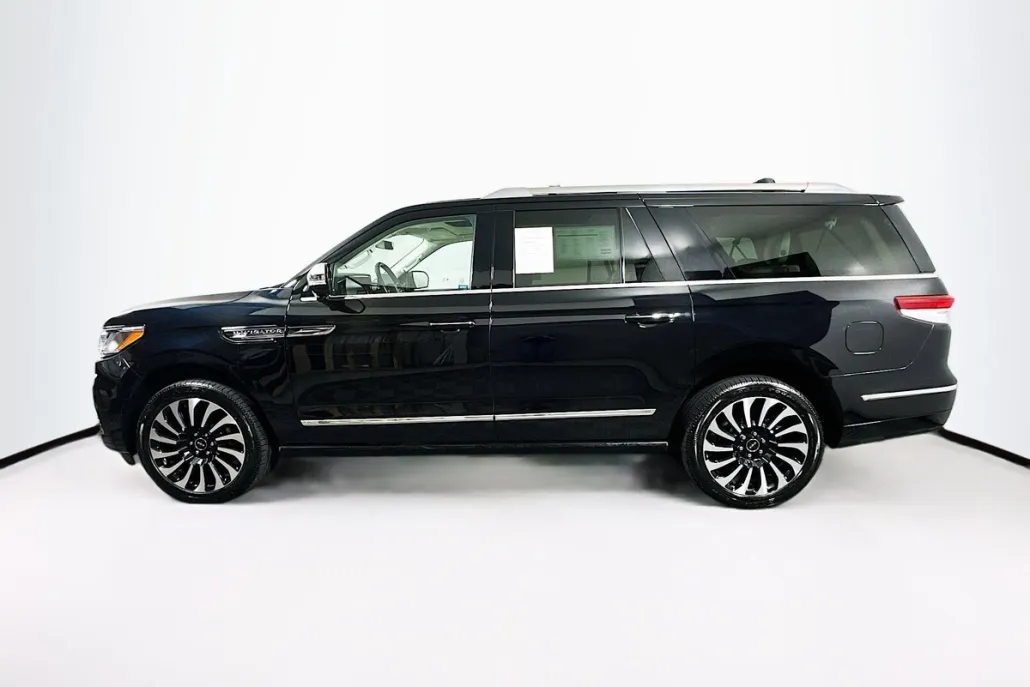2022 Lincoln Navigator Black Label photo 1