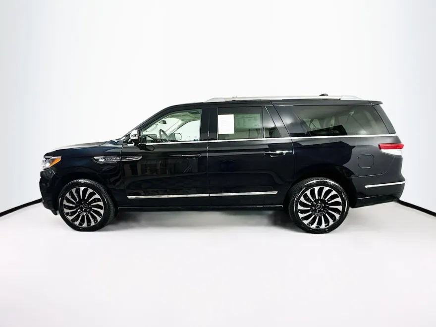 2022 Lincoln Navigator Black Label photo 1