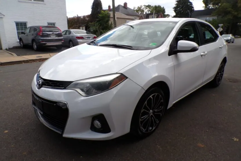 2016 Toyota Corolla Plus photo 1