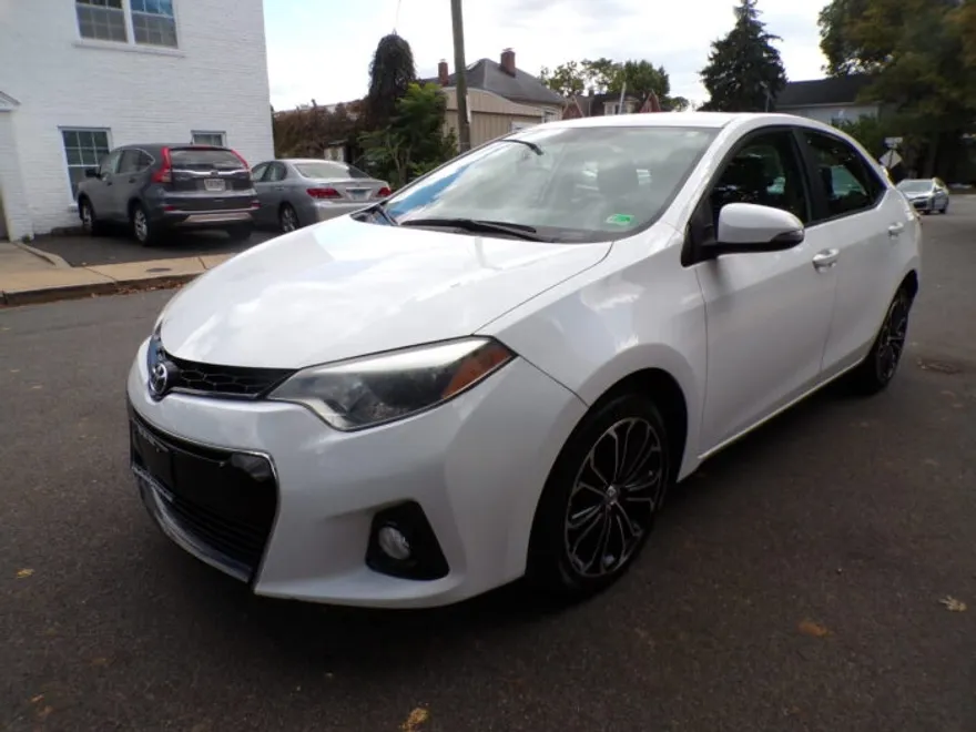 2016 Toyota Corolla Plus photo 1