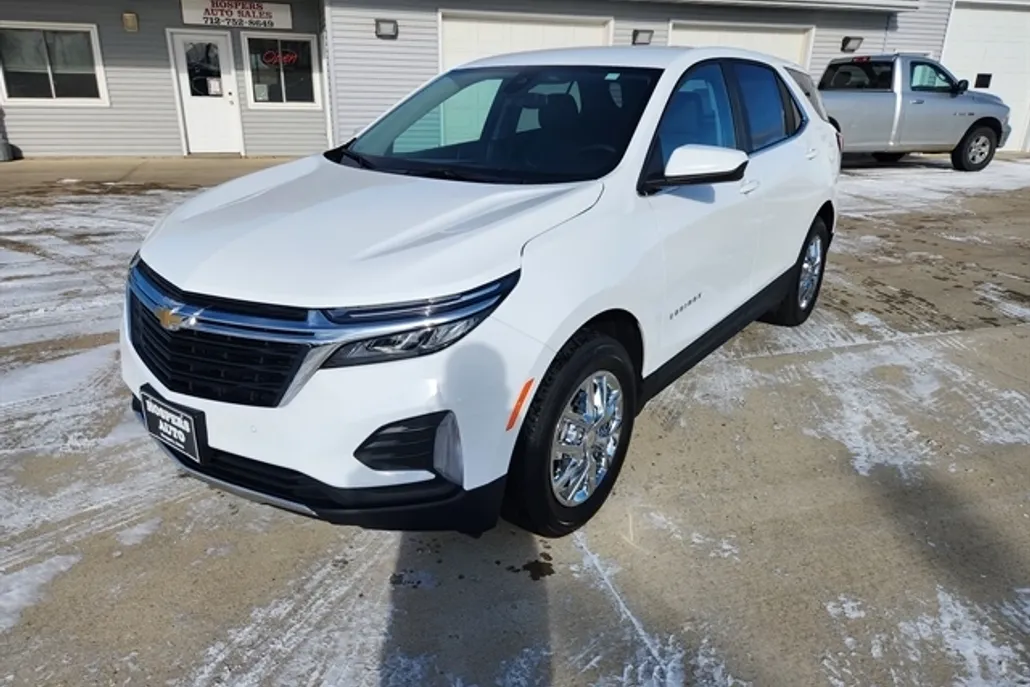 2024 Chevrolet Equinox LT photo 1