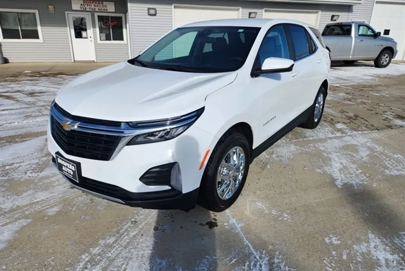2024 Chevrolet Equinox LT photo 1