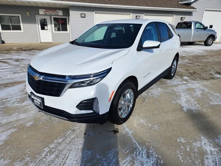 2024 Chevrolet Equinox LT photo 1