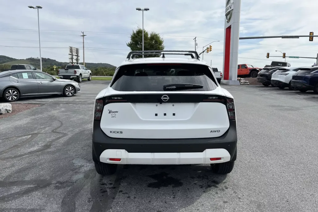 2026 Nissan Kicks SV photo 1