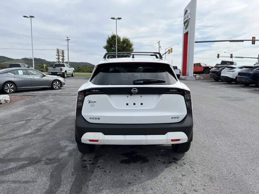 2026 Nissan Kicks SV photo 1