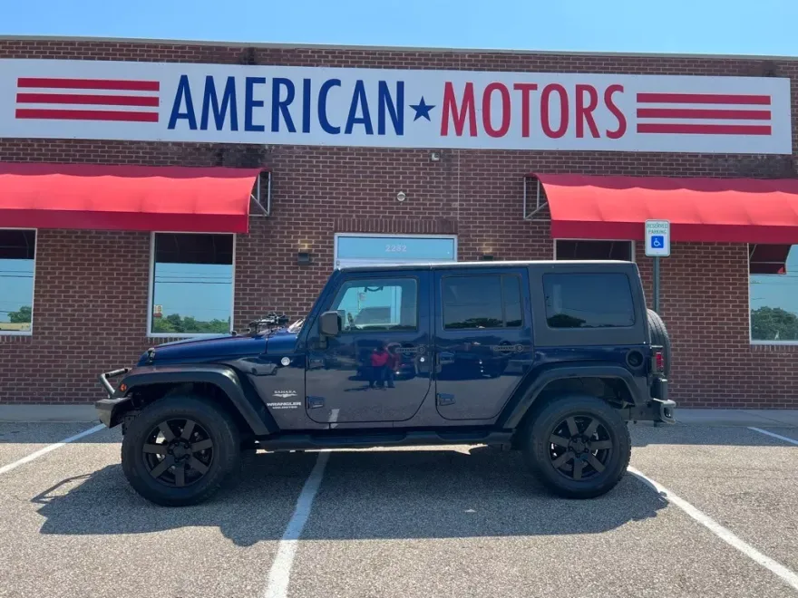 2013 Jeep Wrangler Unlimited Sahara photo 1