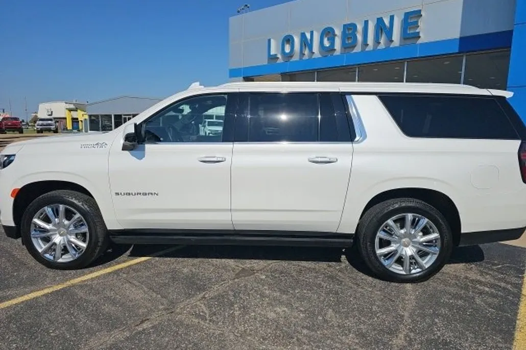 2023 Chevrolet Suburban High Country photo 1