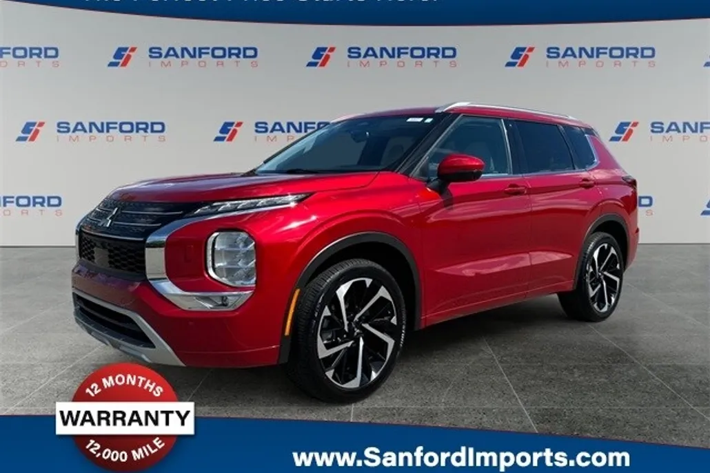 2024 Mitsubishi Outlander SEL photo 1