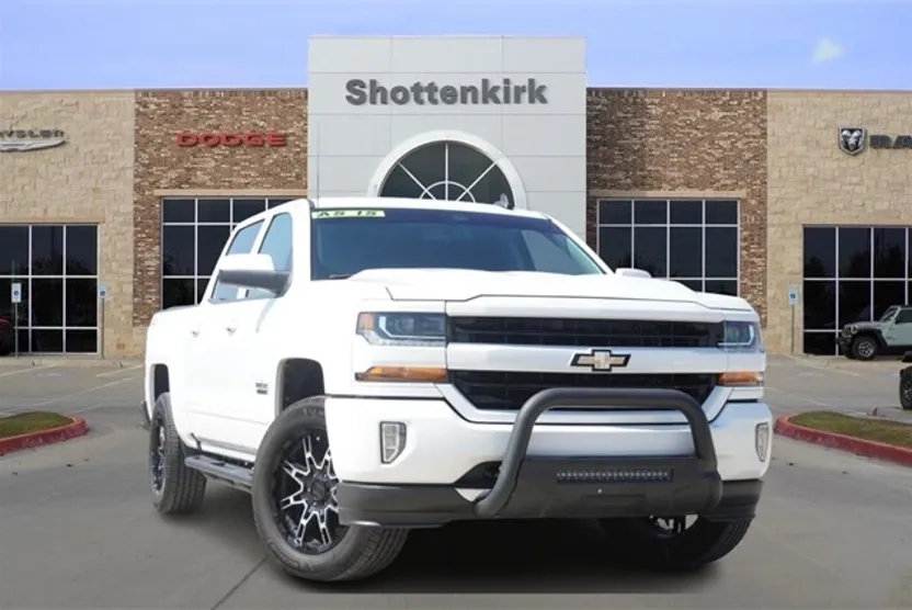 2018 Chevrolet Silverado 1500 LT photo 1