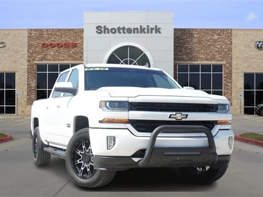 2018 Chevrolet Silverado 1500 LT photo 1