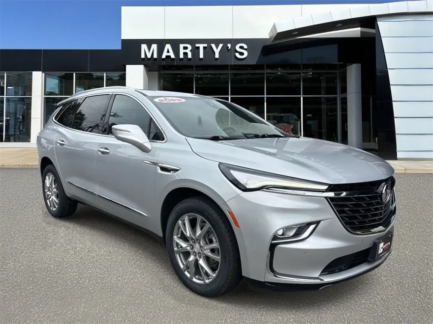 2022 Buick Enclave Essence photo 1