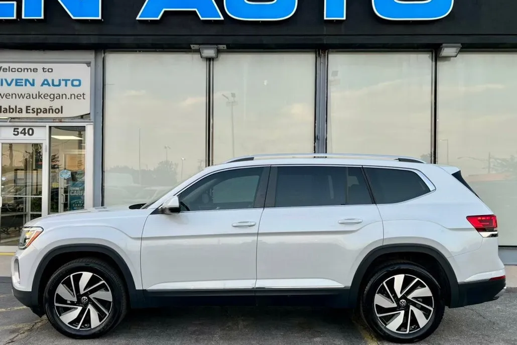 2024 Volkswagen Atlas SEL photo 1