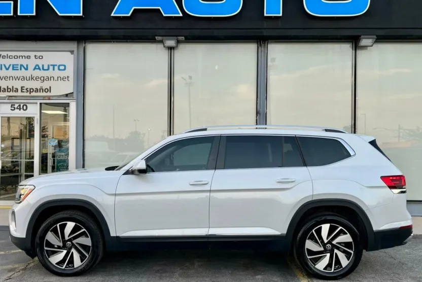 2024 Volkswagen Atlas SEL photo 1