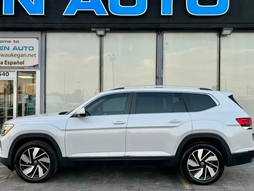 2024 Volkswagen Atlas SEL photo 1