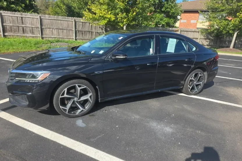 2020 Volkswagen Passat 2.0T R-Line photo 1