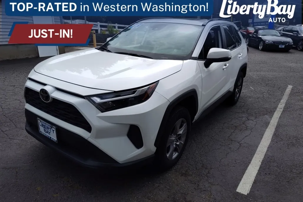 2023 Toyota RAV4 XLE photo 1