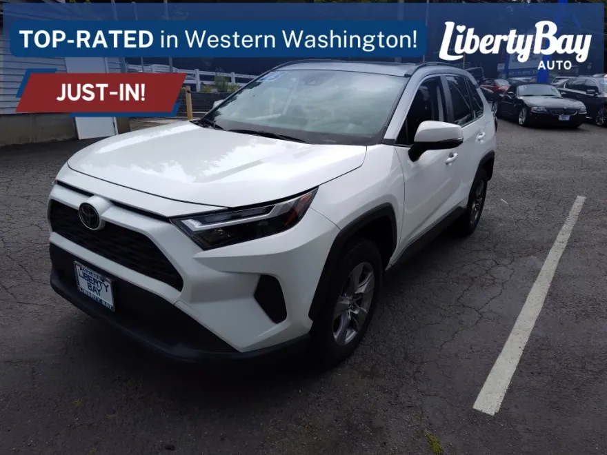 2023 Toyota RAV4 XLE photo 1