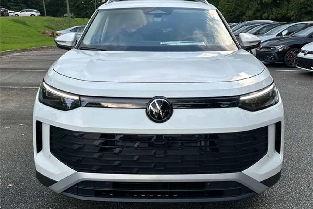 2025 Volkswagen Tiguan S photo 1