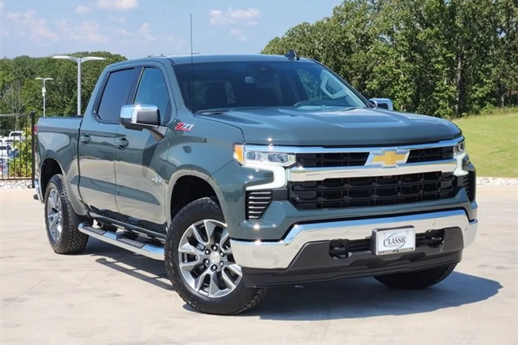 2026 Chevrolet Silverado 1500 LT photo 1