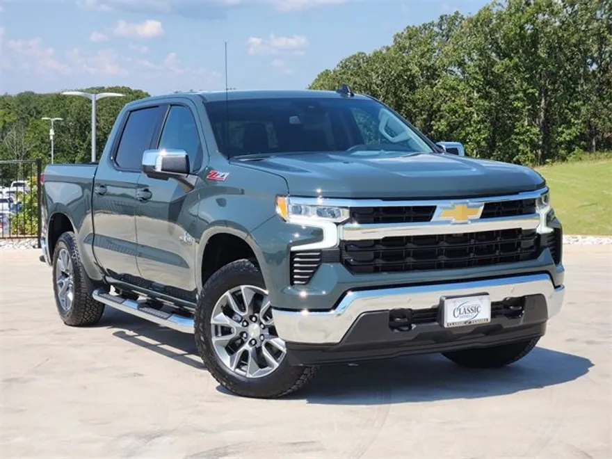 2026 Chevrolet Silverado 1500 LT photo 1