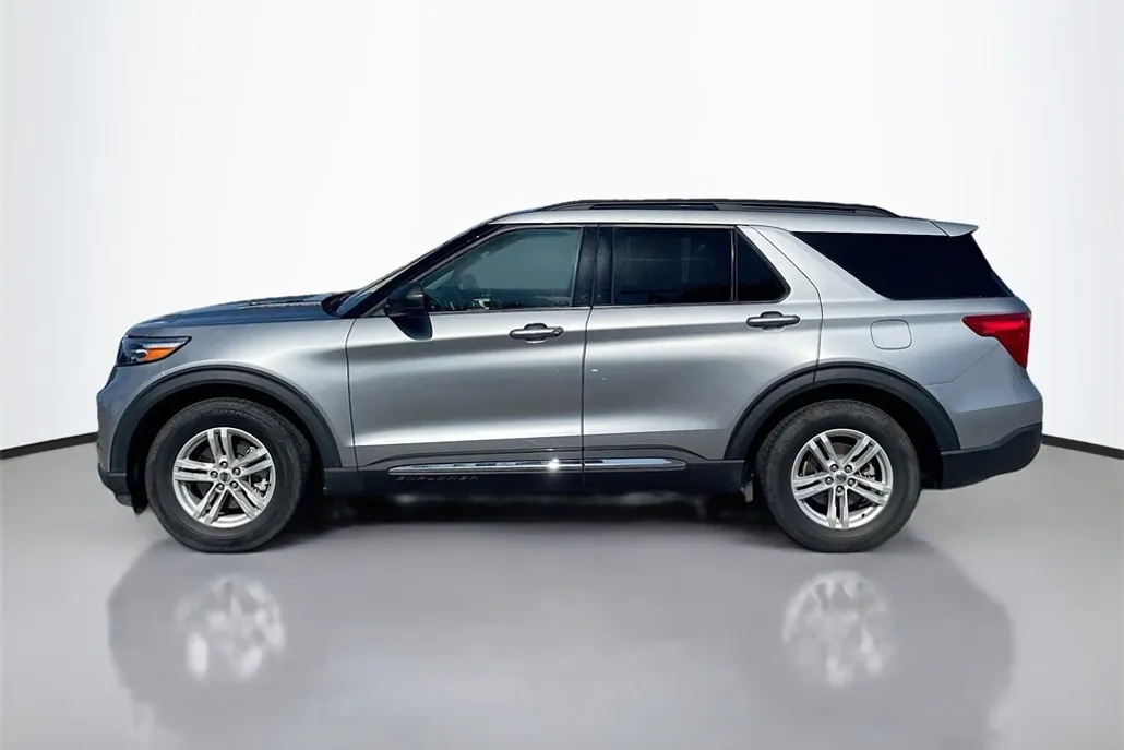 2024 Ford Explorer XLT photo 1