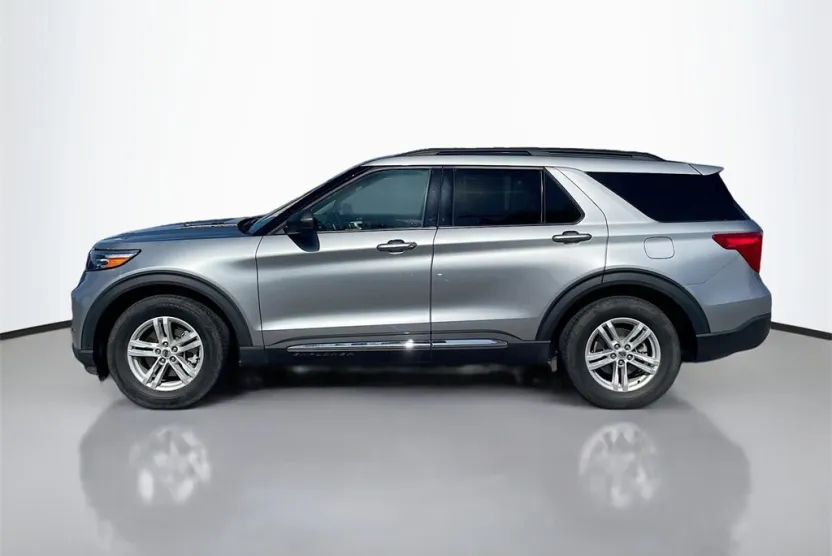 2024 Ford Explorer XLT photo 1