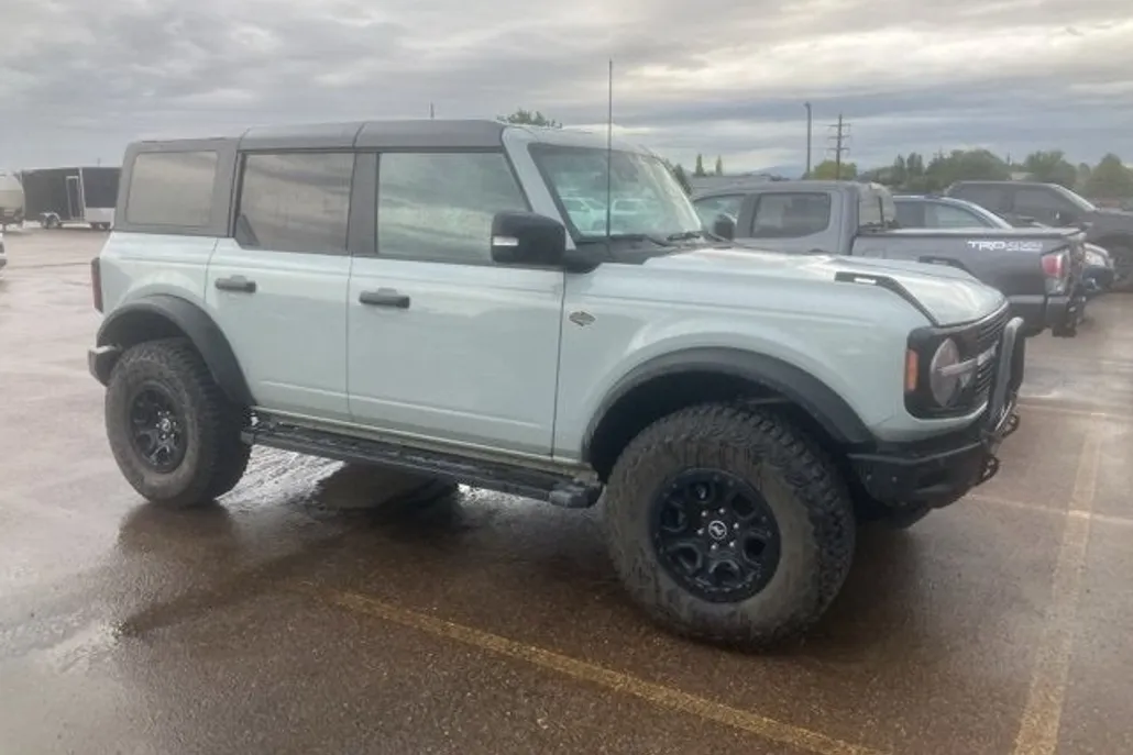 2023 Ford Bronco Base photo 1