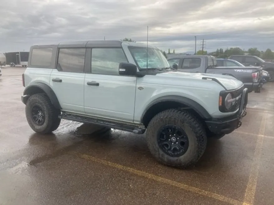 2023 Ford Bronco Base photo 1