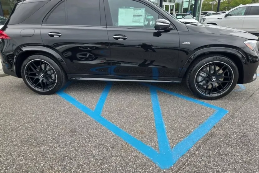 2026 Mercedes Benz GLE 53 AMG photo 1
