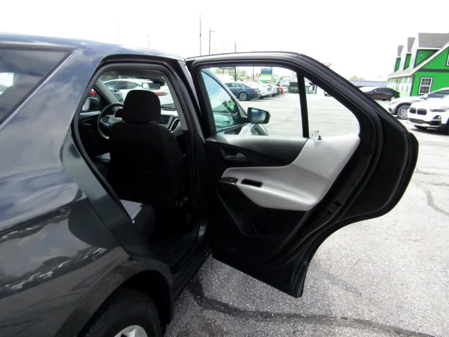 2020 Chevrolet Equinox LS photo 21