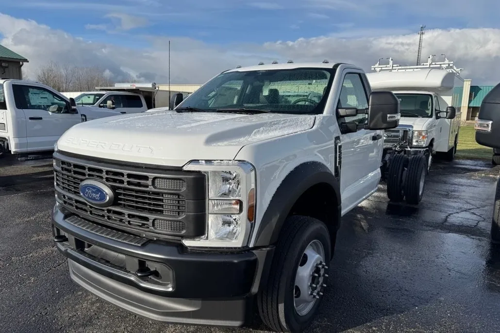 2024 Ford F-550 photo 1