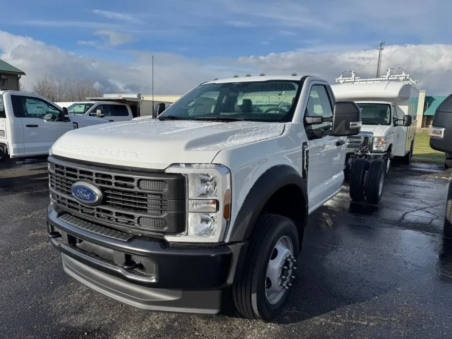 2024 Ford F-550 photo 1