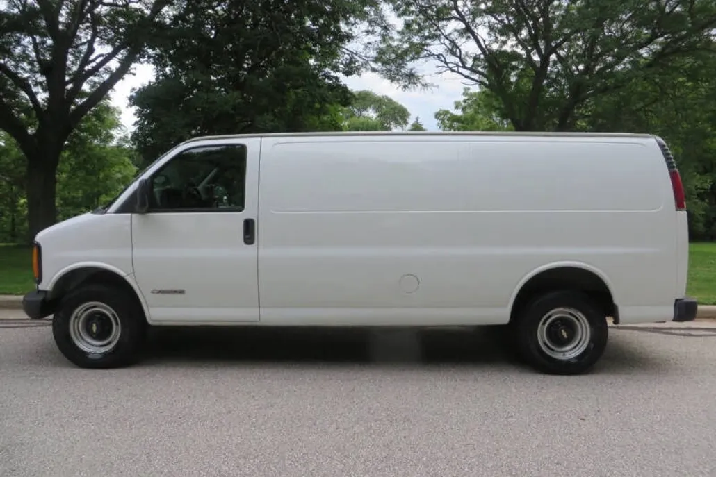 2000 Chevrolet Express Cargo Van photo 1