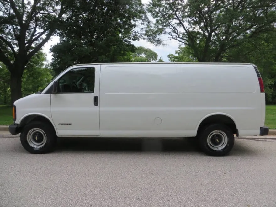 2000 Chevrolet Express Cargo Van photo 1