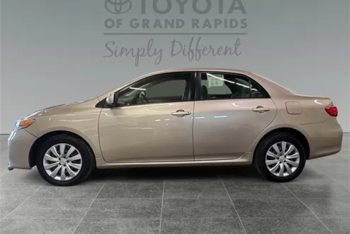 2012 Toyota Corolla LE photo 3