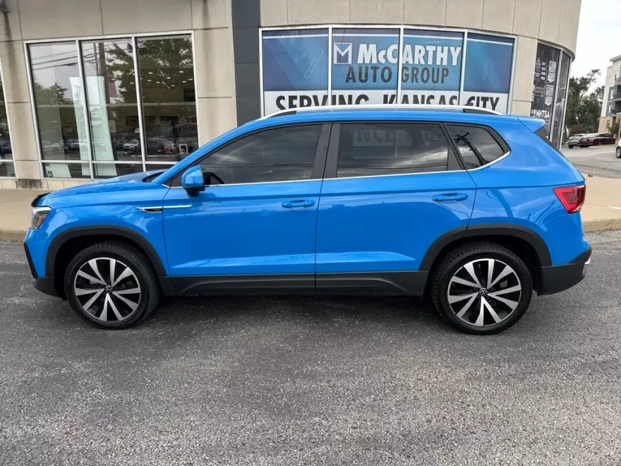 2022 Volkswagen Taos SE photo 1
