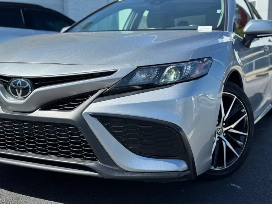 2023 Toyota Camry SE photo 1