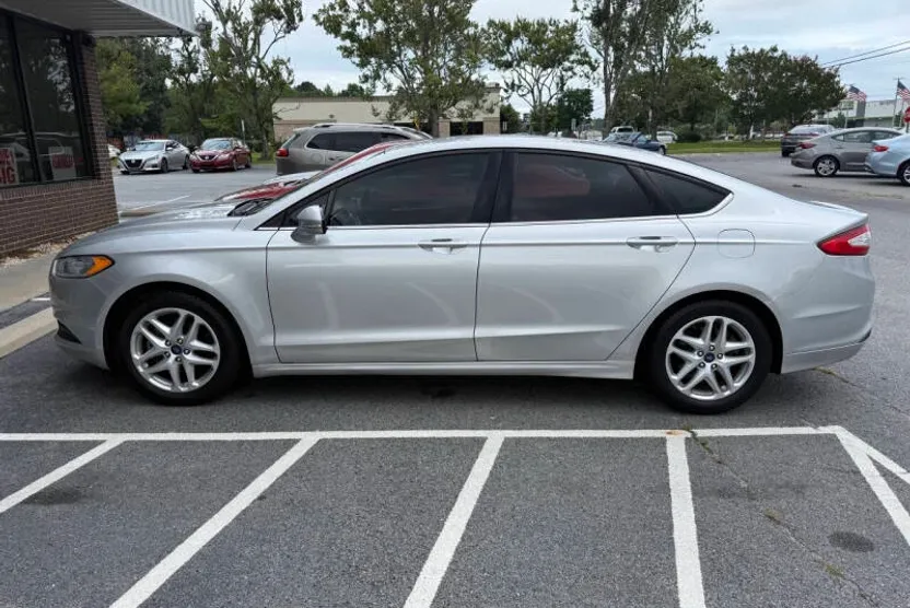 2014 Ford Fusion SE photo 1