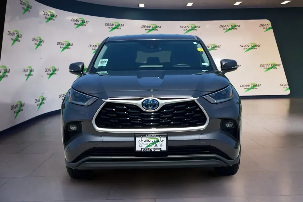 2021 Toyota Highlander Hybrid LE photo 1