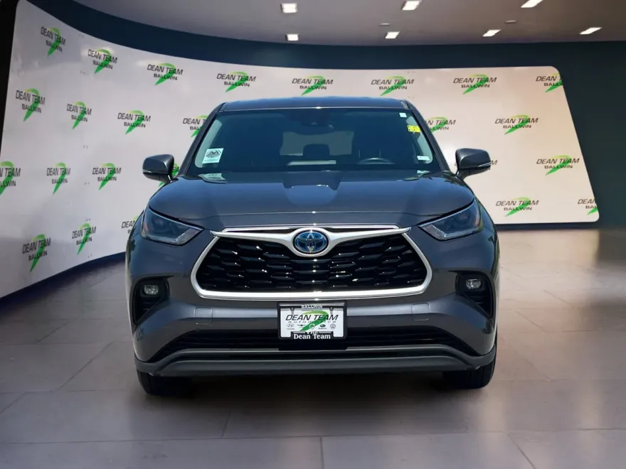 2021 Toyota Highlander Hybrid LE photo 1